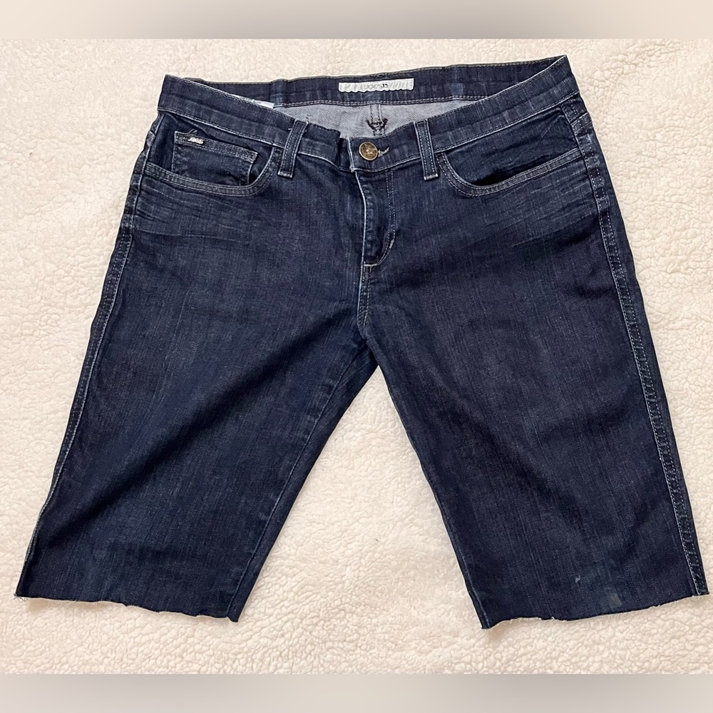 Women’s Joe’s jeans waist size 30 cut off shorts.